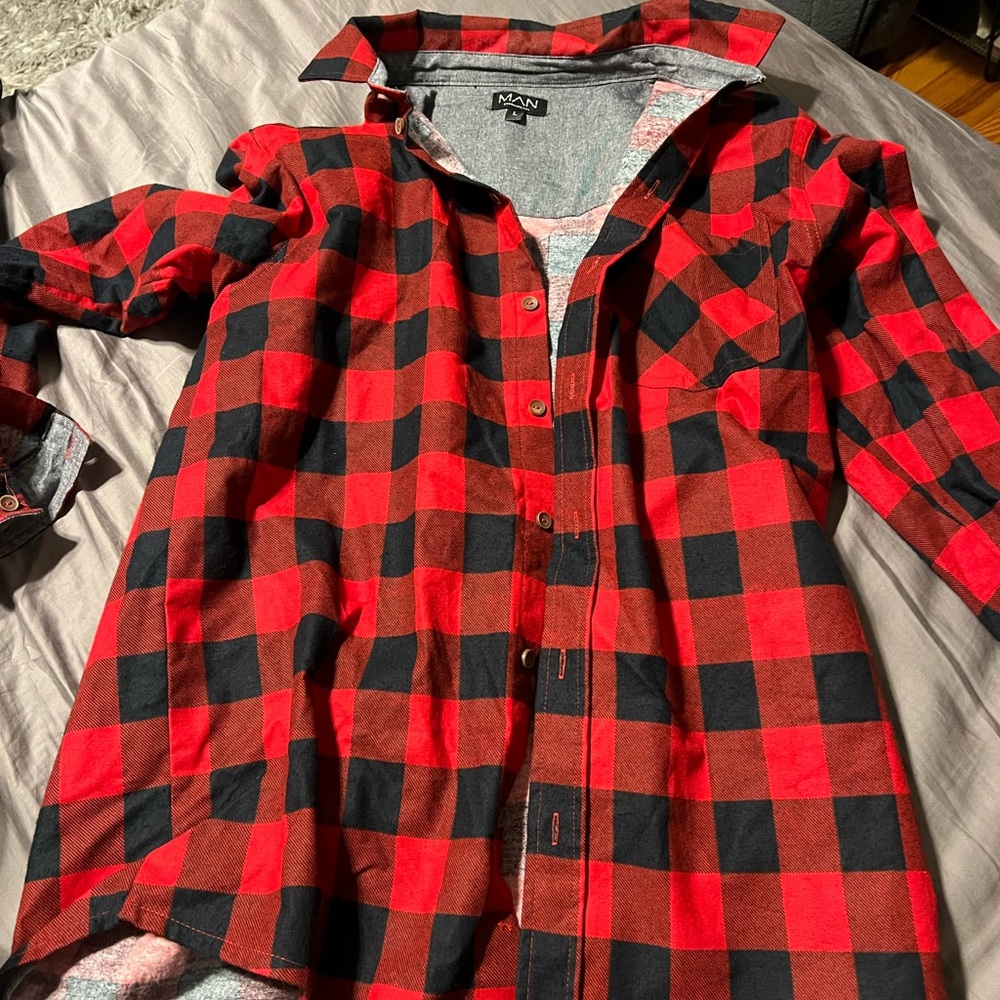Red and white flannel. Like new, no buttons missing